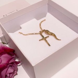 ✨ Child’s 10k Gold Cross & Horn w/ Chain ✨